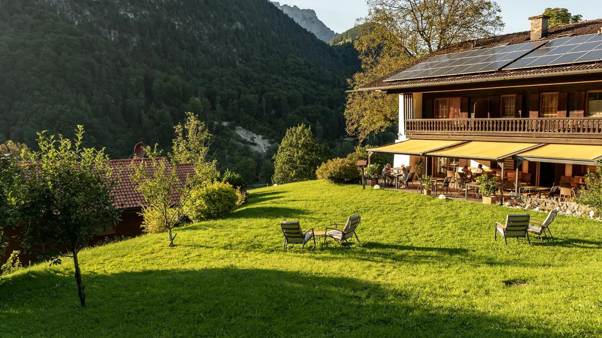 Hotel & Chalets Lampllehen location